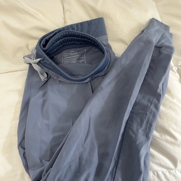 Figs Light Purple Scrub Set - Picture 3 of 4